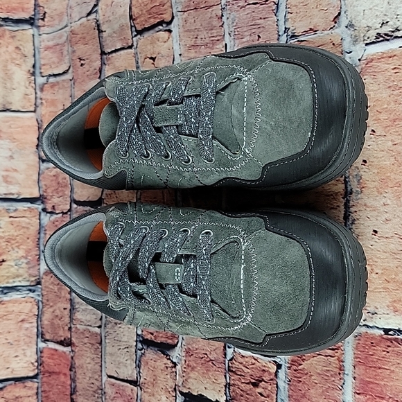 MERRILL PERFORMANCE FOOTWEAR, WOMANS SIZE 5.5 EUC - Picture 2 of 11